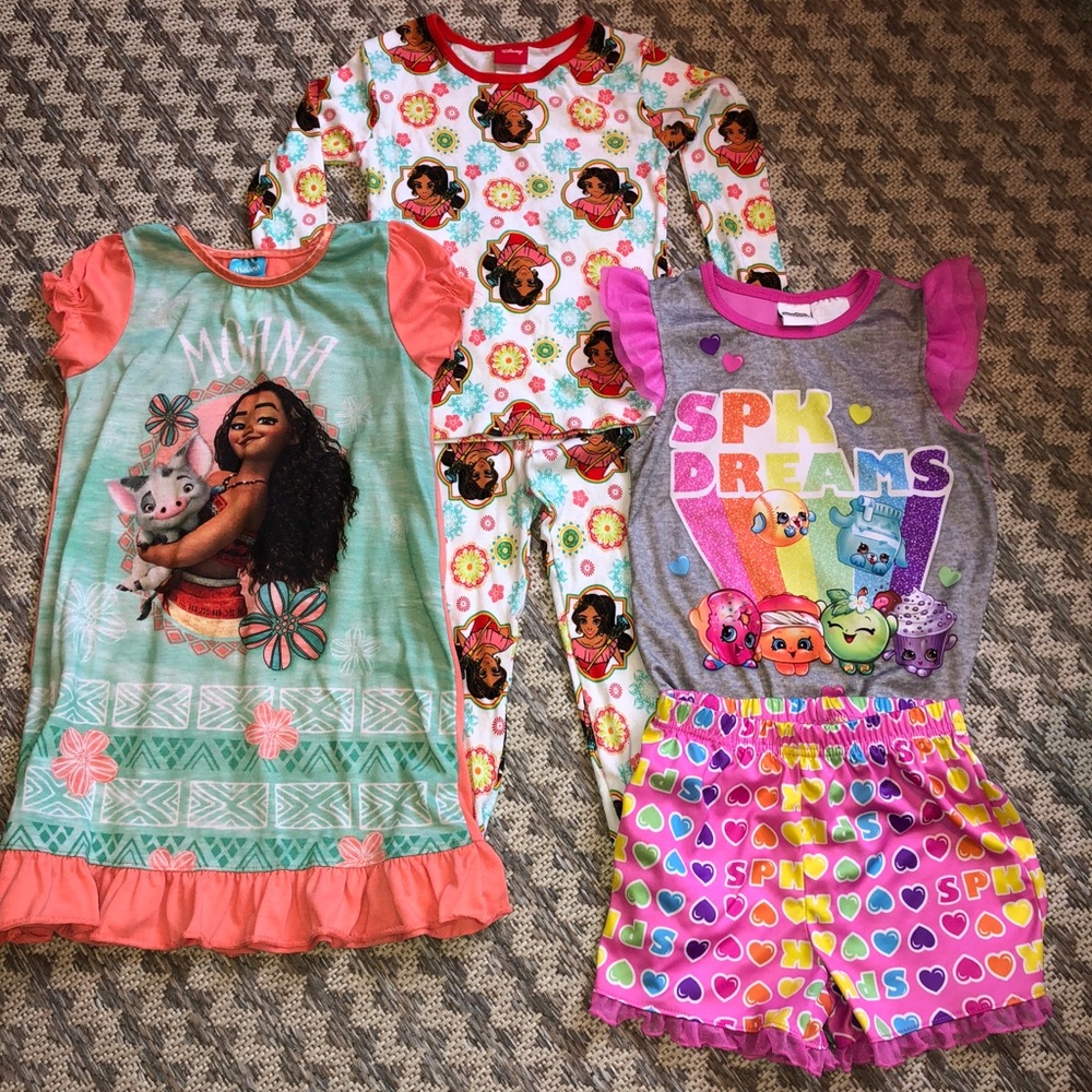 Lot of 3 character girls pajamas